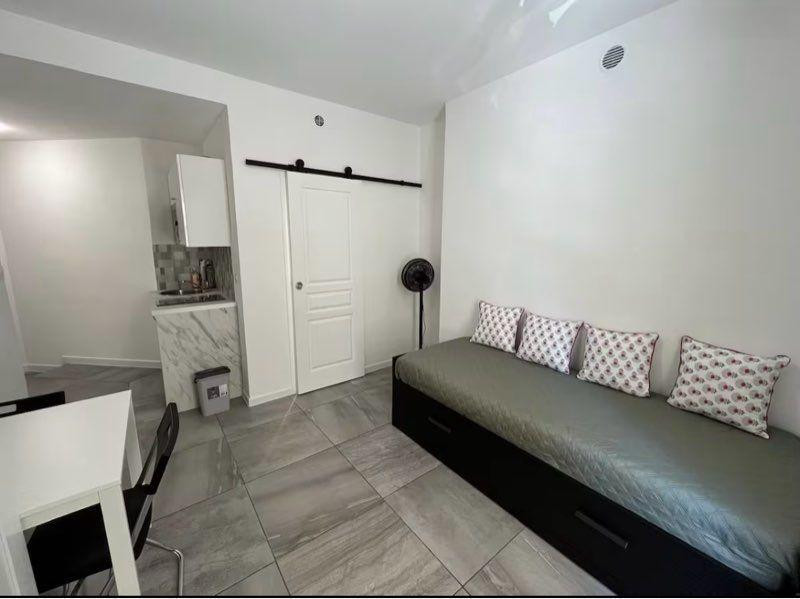 
                                                Location
                                                 Apparemment Paris 16eme