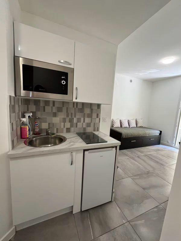 
                                                Location
                                                 Apparemment Paris 16eme