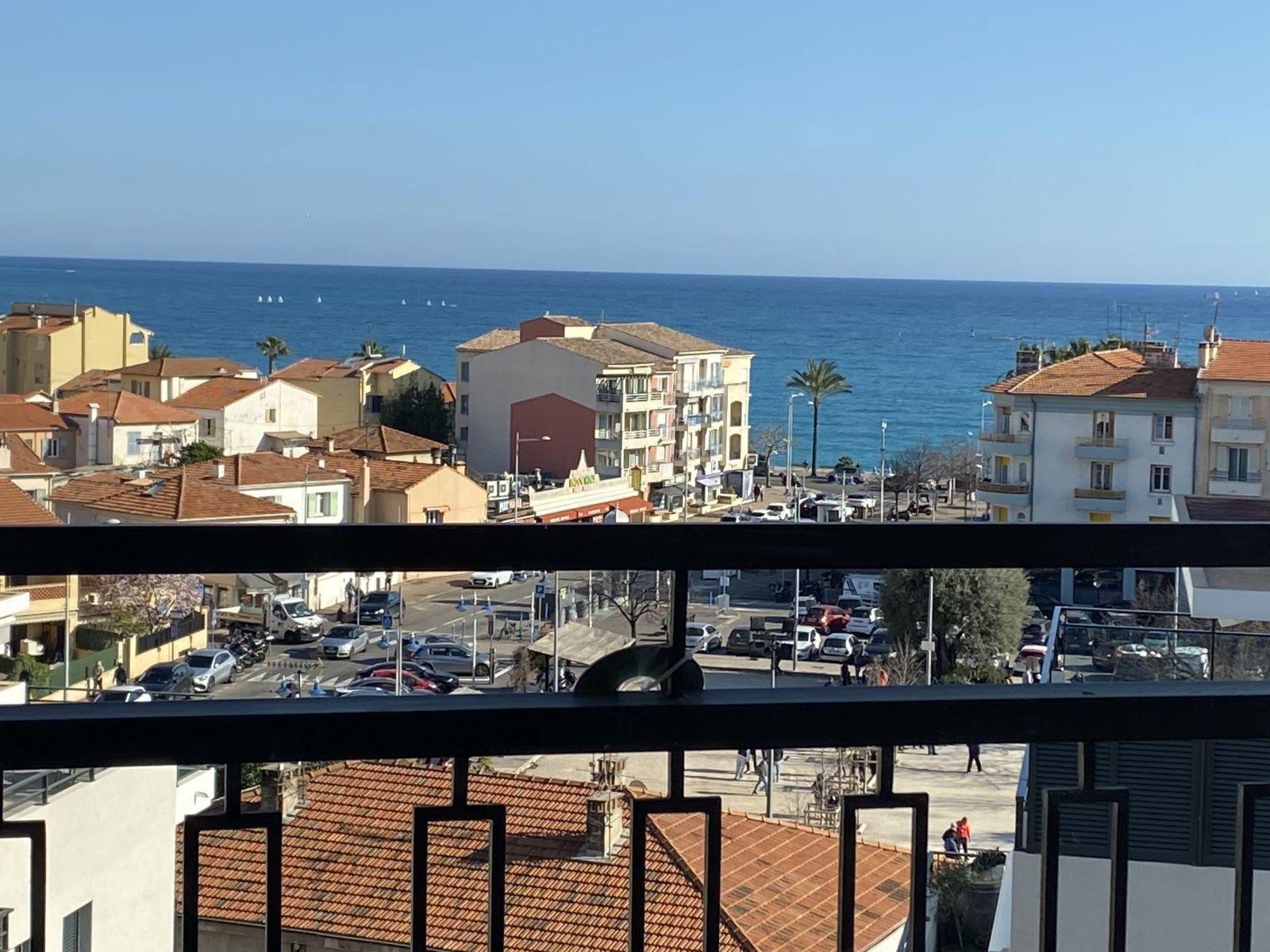 
                                                Location
                                                 Apparemment vue mer