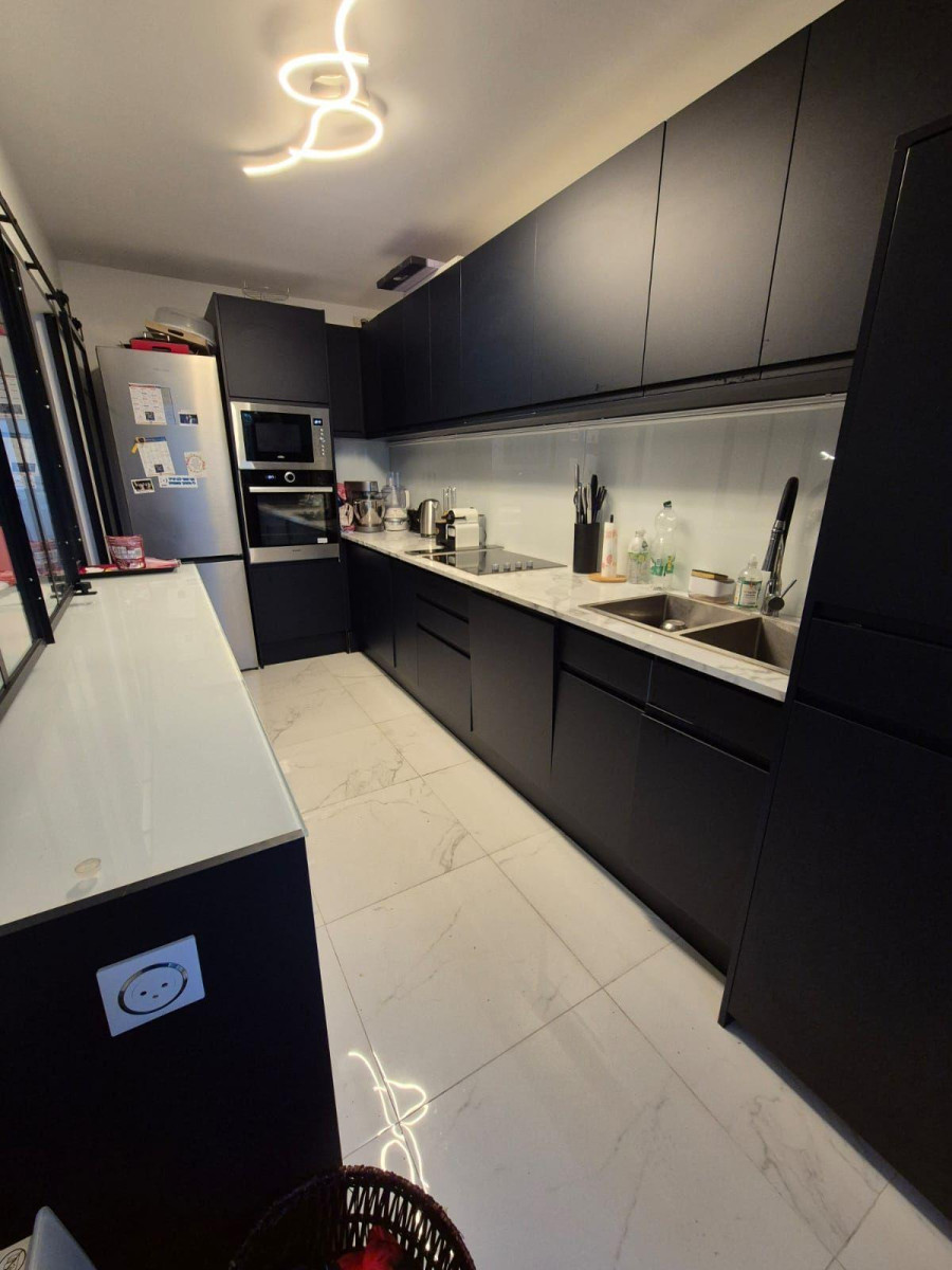 
                                                Location
                                                 Apparrtement 54m2 St mandé refait à neuf