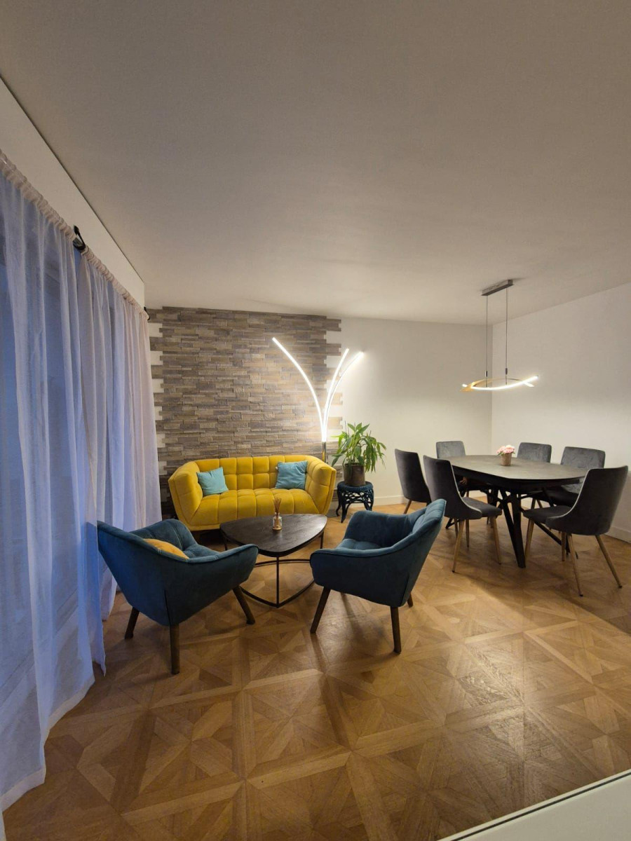 
                                                Location
                                                 Apparrtement 54m2 St mandé refait à neuf