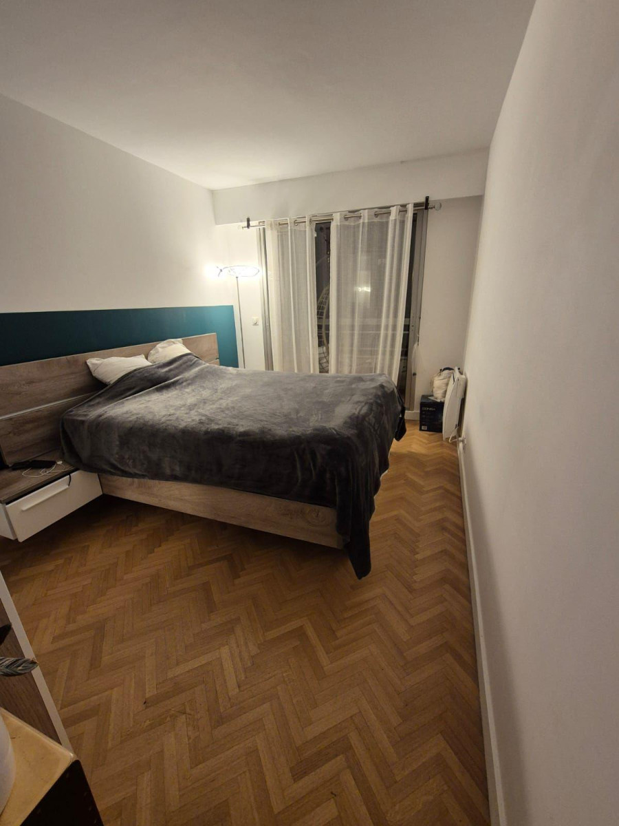 
                                                Location
                                                 Apparrtement 54m2 St mandé refait à neuf