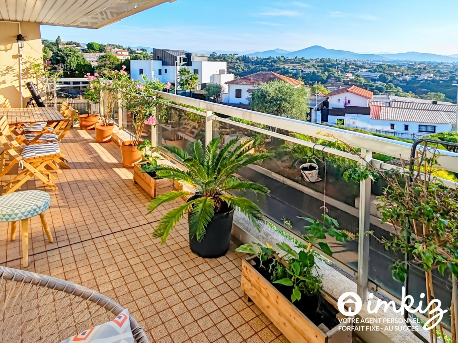 
                                                Vente
                                                 Appart 3 pièces avec piscine et vue panoramique