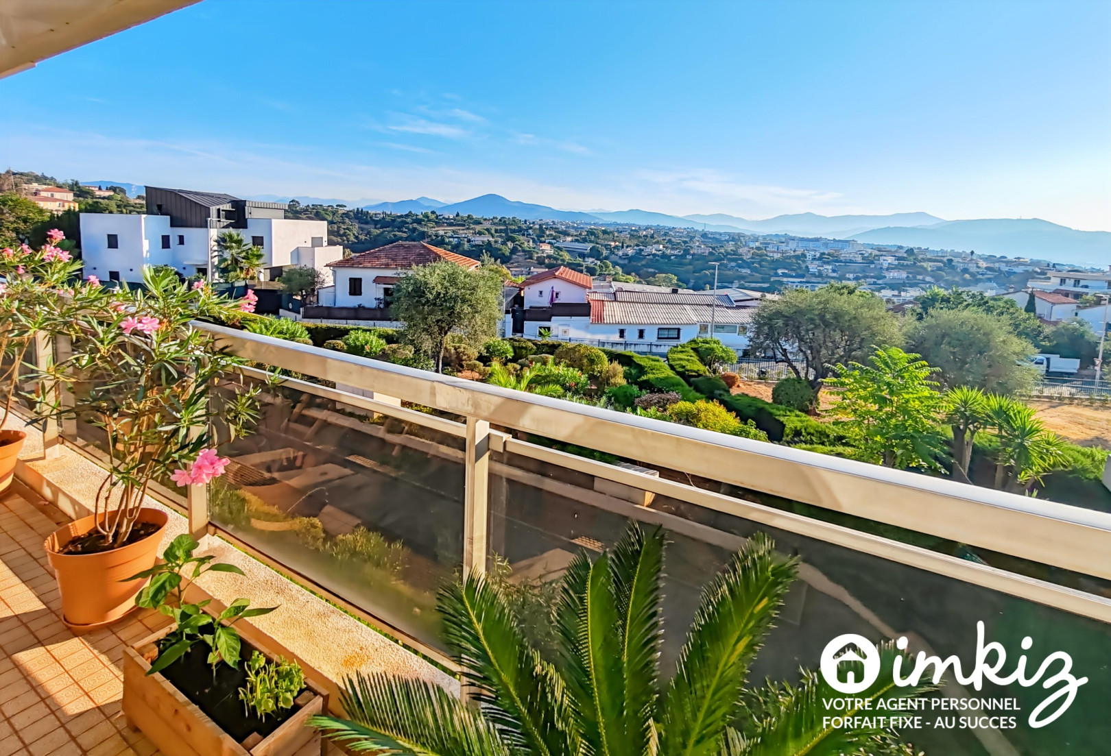 
                                                Vente
                                                 Appart 3 pièces avec piscine et vue panoramique