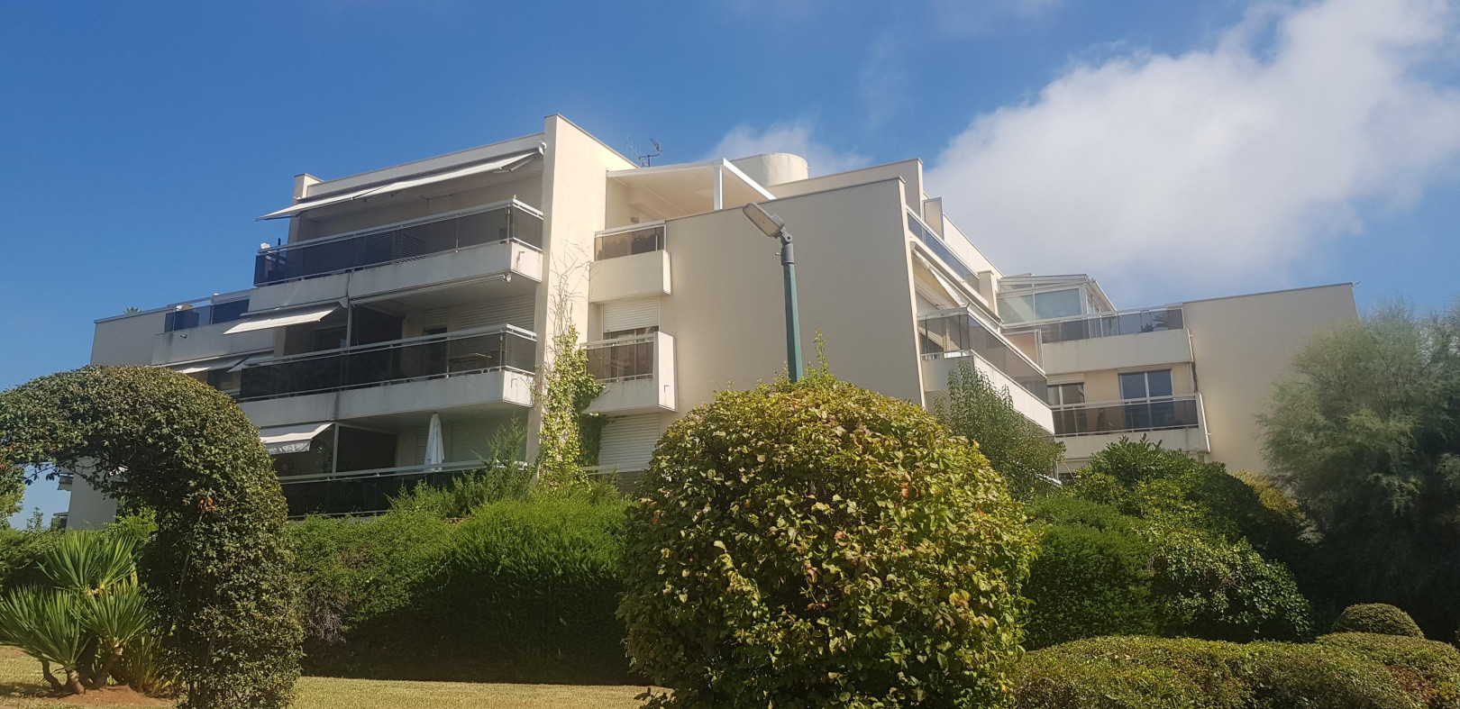 
                                                Vente
                                                 Appart 3 pièces avec piscine et vue panoramique