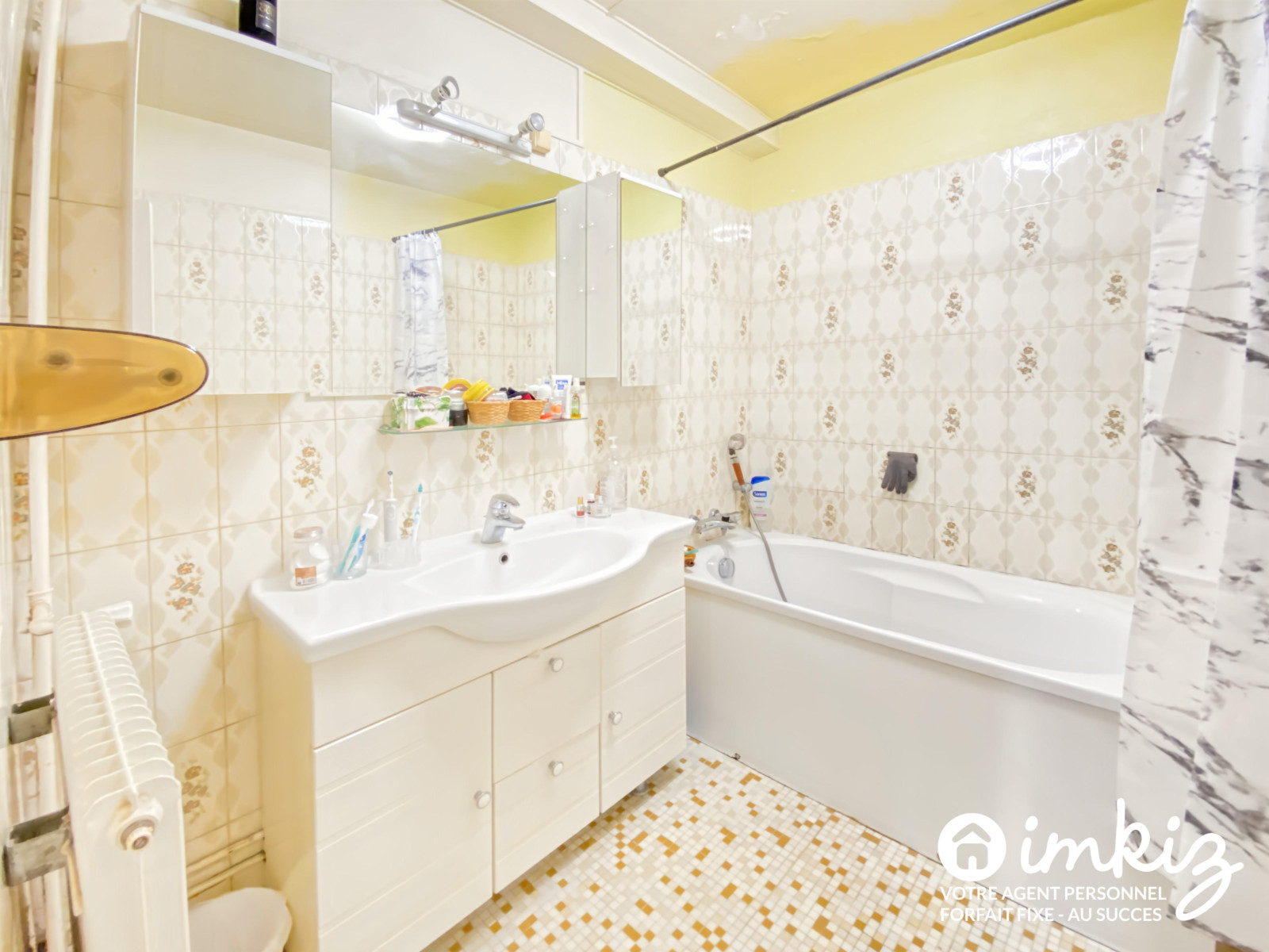 
                                                Vente
                                                 Appart 4 pcs  résid fermé et sécurisé chauf collec