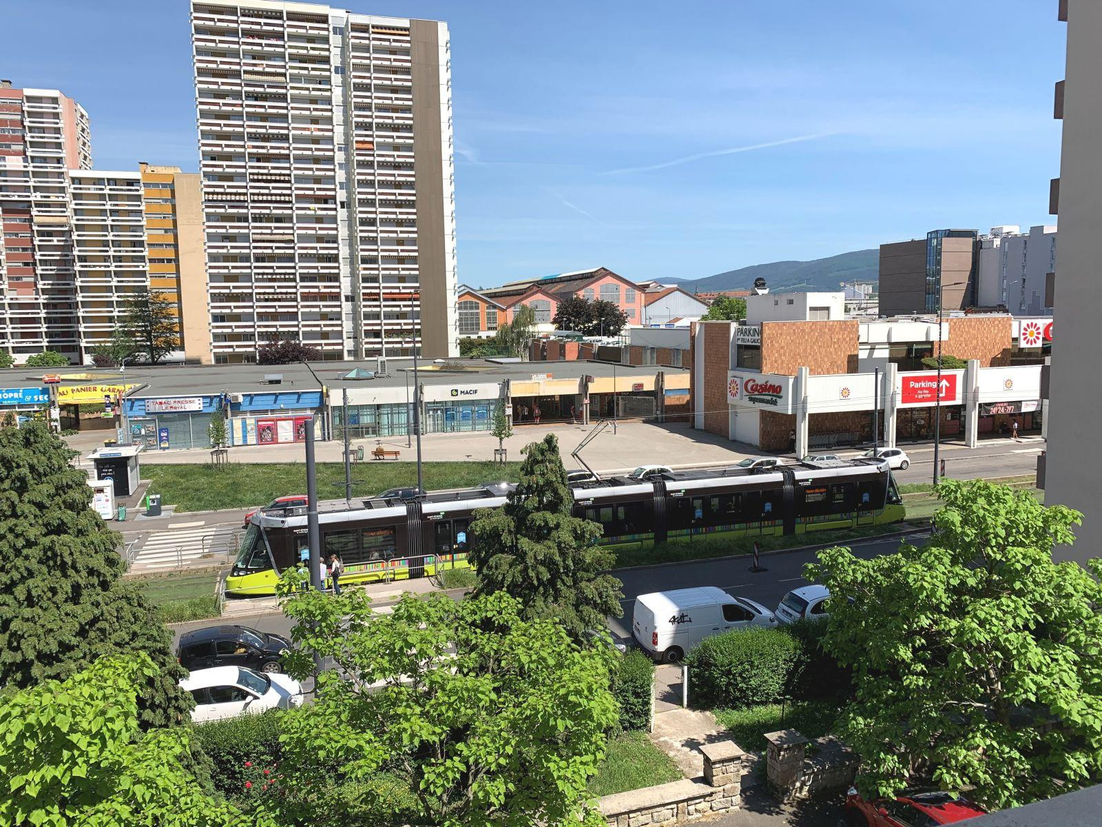 
                                                Location
                                                 Appart. 4 pièces 65m² meublé avec parking et cave