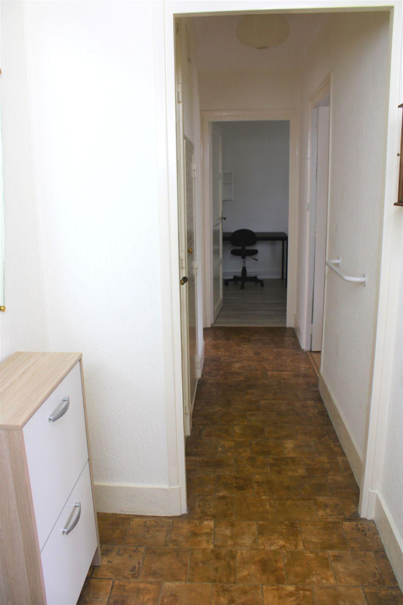 
                                                Location
                                                 Appart. 4 pièces 65m² meublé avec parking et cave