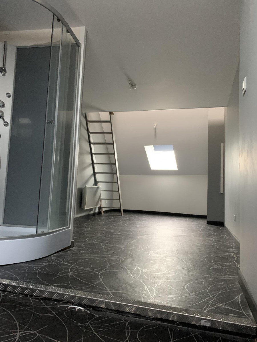 
                                                Location
                                                 Appart 98m2 centre ville /3 ch + terrasse + garage