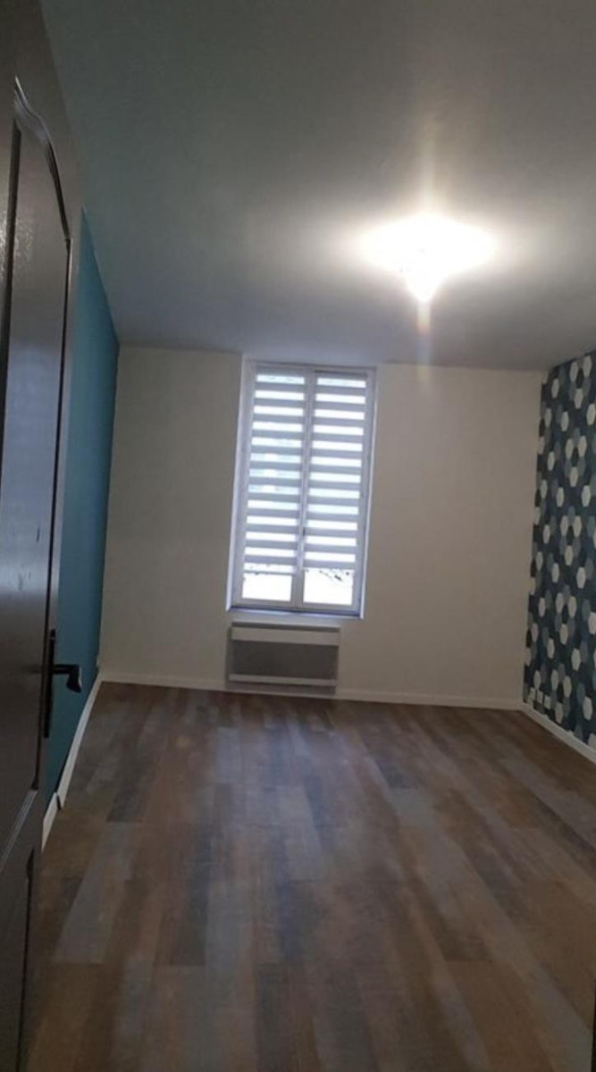 
                                                Location
                                                 Appart 98m2 centre ville /3 ch + terrasse + garage