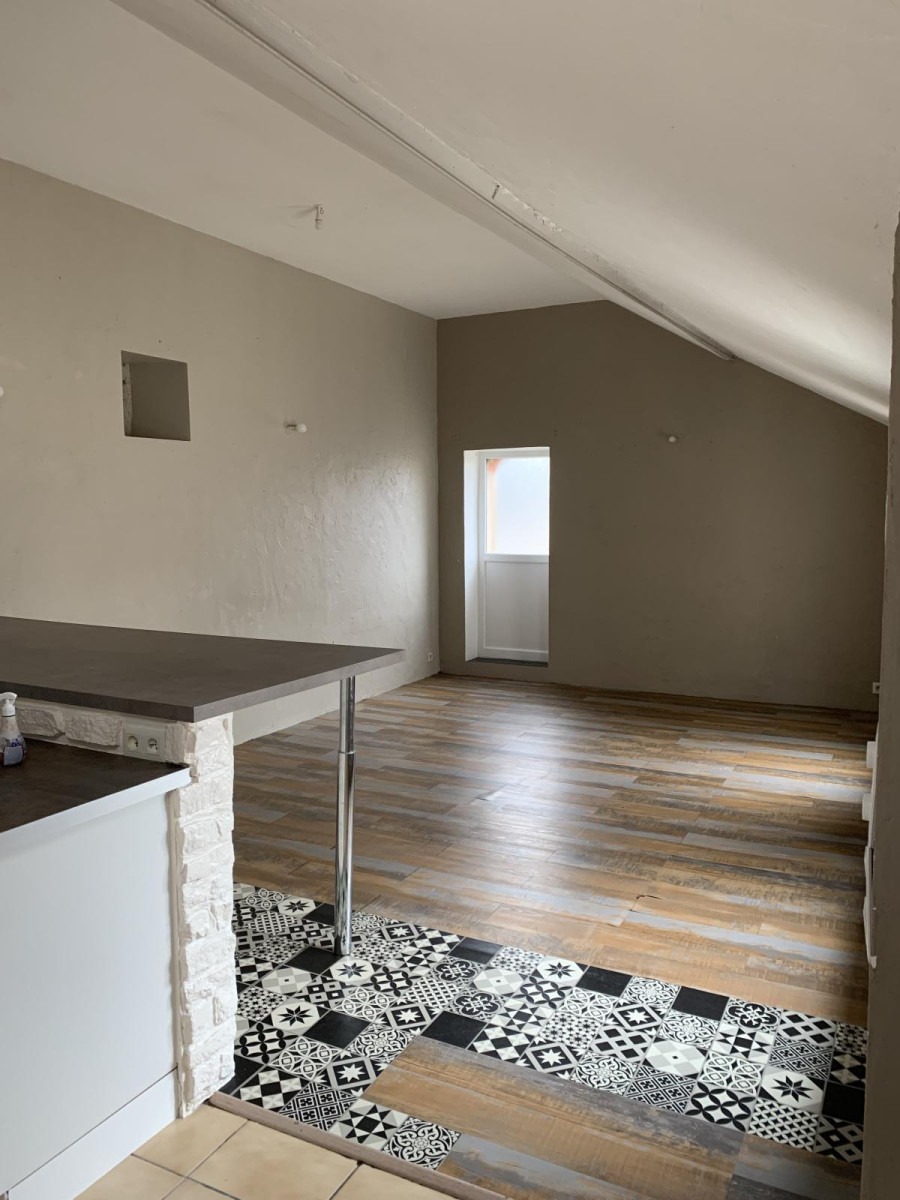 
                                                Location
                                                 Appart 98m2 centre ville /3 ch + terrasse + garage