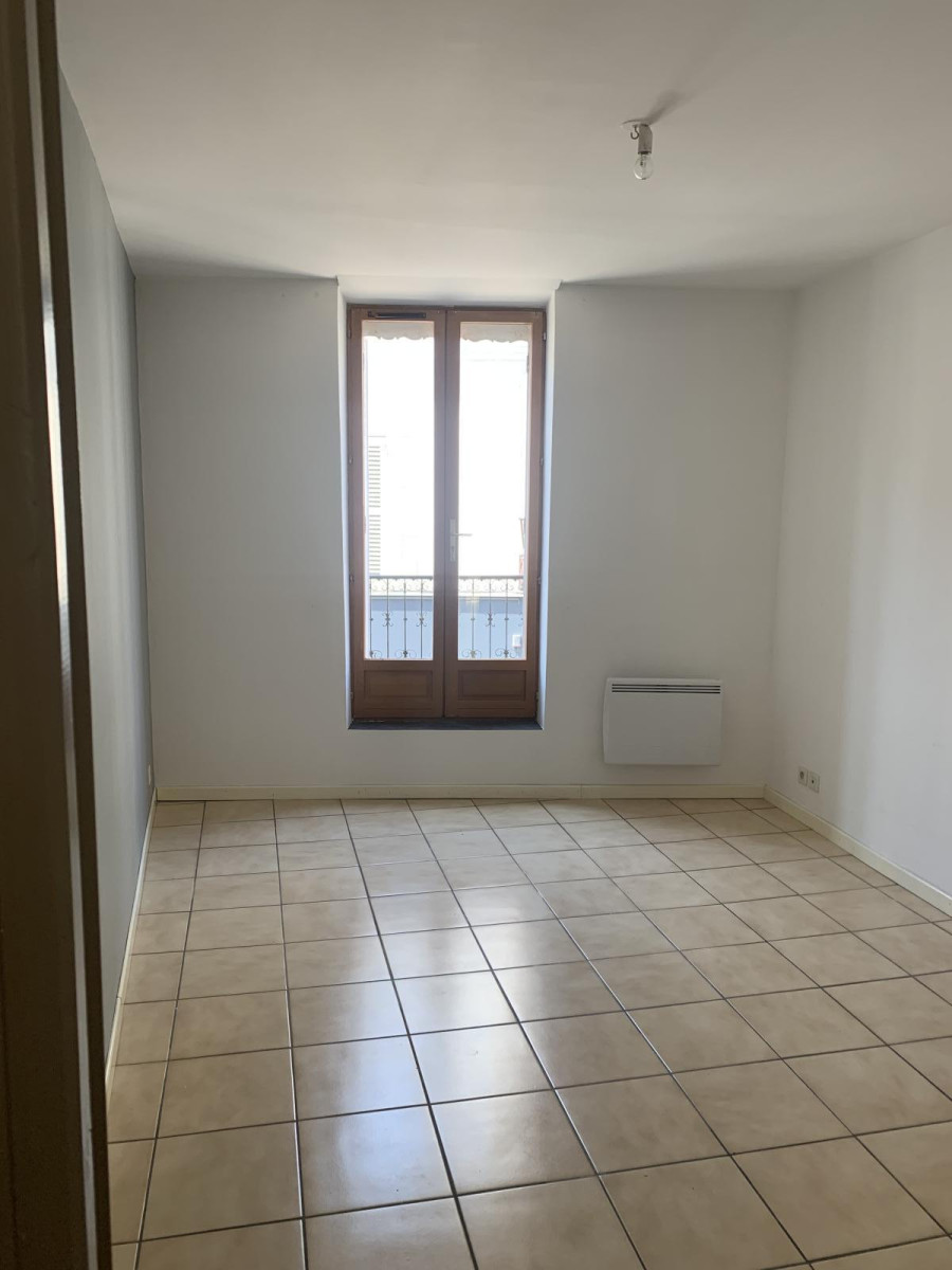 
                                                Location
                                                 Appart 98m2 centre ville /3 ch + terrasse + garage