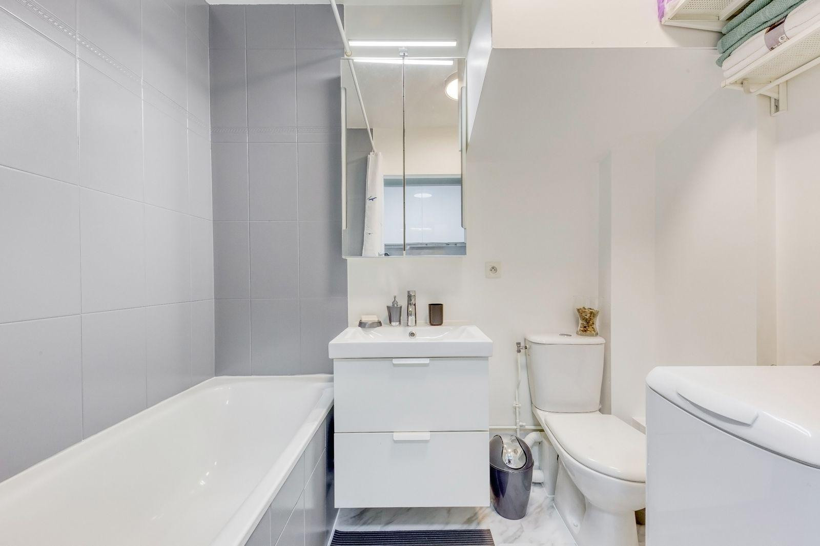 
                                                Location
                                                 Appart clé en main pied L12 Mairie d'issy + parkin