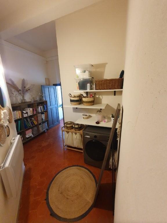 
                                                Location
                                                 Appart. de charme dans ancienne maison de maître