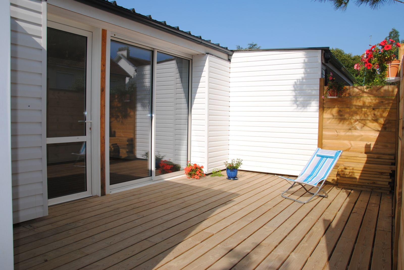 
                                                Location
                                                 Appart/maisonnette sous pin parasol très calme