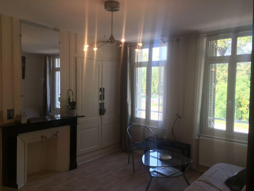 
                                                Location
                                                 Appart meublé+ cour centre Henriville prox gare
