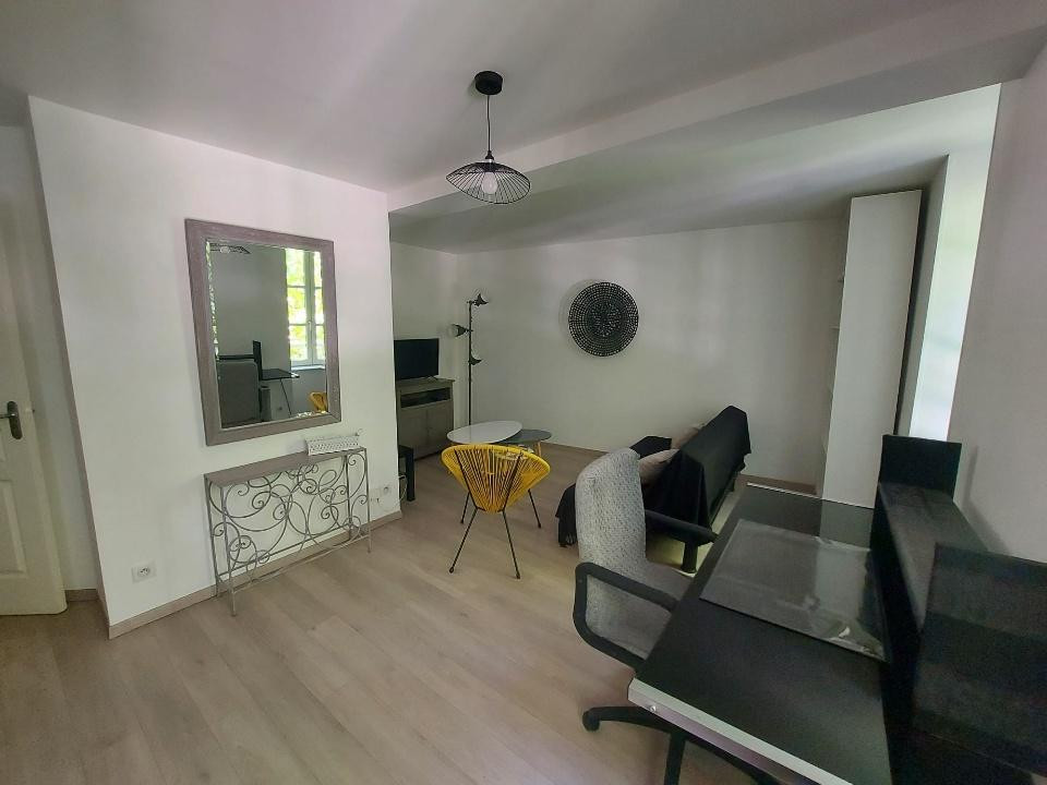 
                                                Location
                                                 Appart meublé T2 proche commodités IUT université