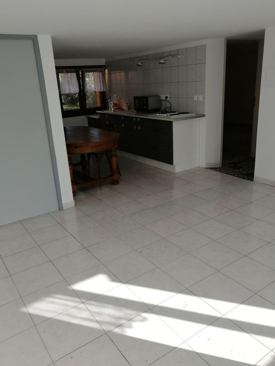 
                                                Location
                                                 APPART    refait  neuf       rez  de chaussée