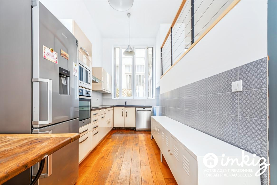 
                                                Vente
                                                 Appart style loft dans le quartier des artistes.