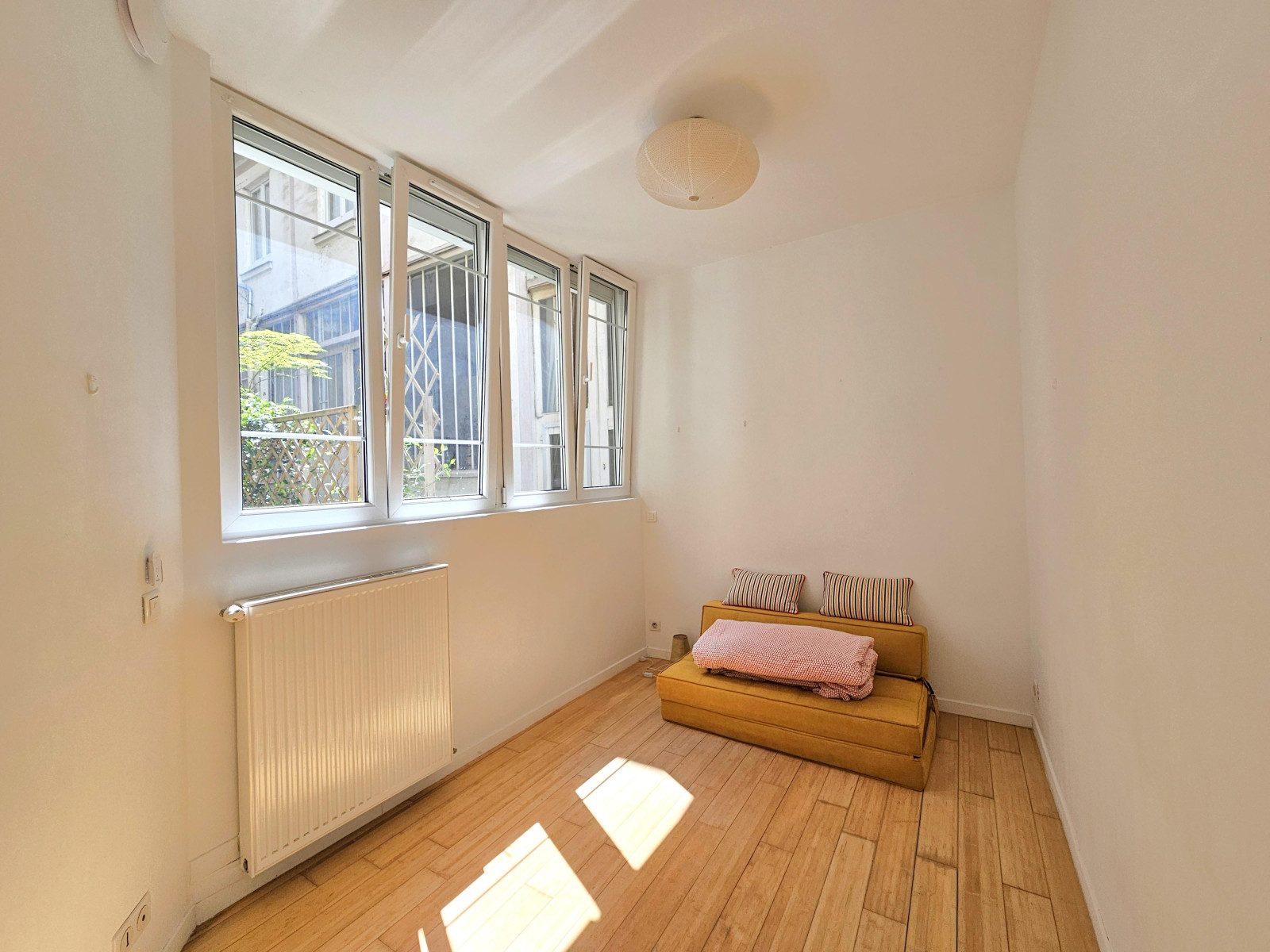 
                                                Vente
                                                 Appart style loft dans le quartier des artistes.