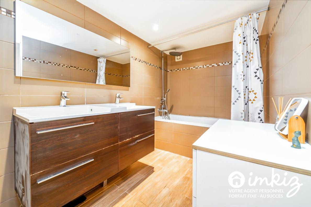 
                                                Vente
                                                 Appart style loft dans le quartier des artistes.