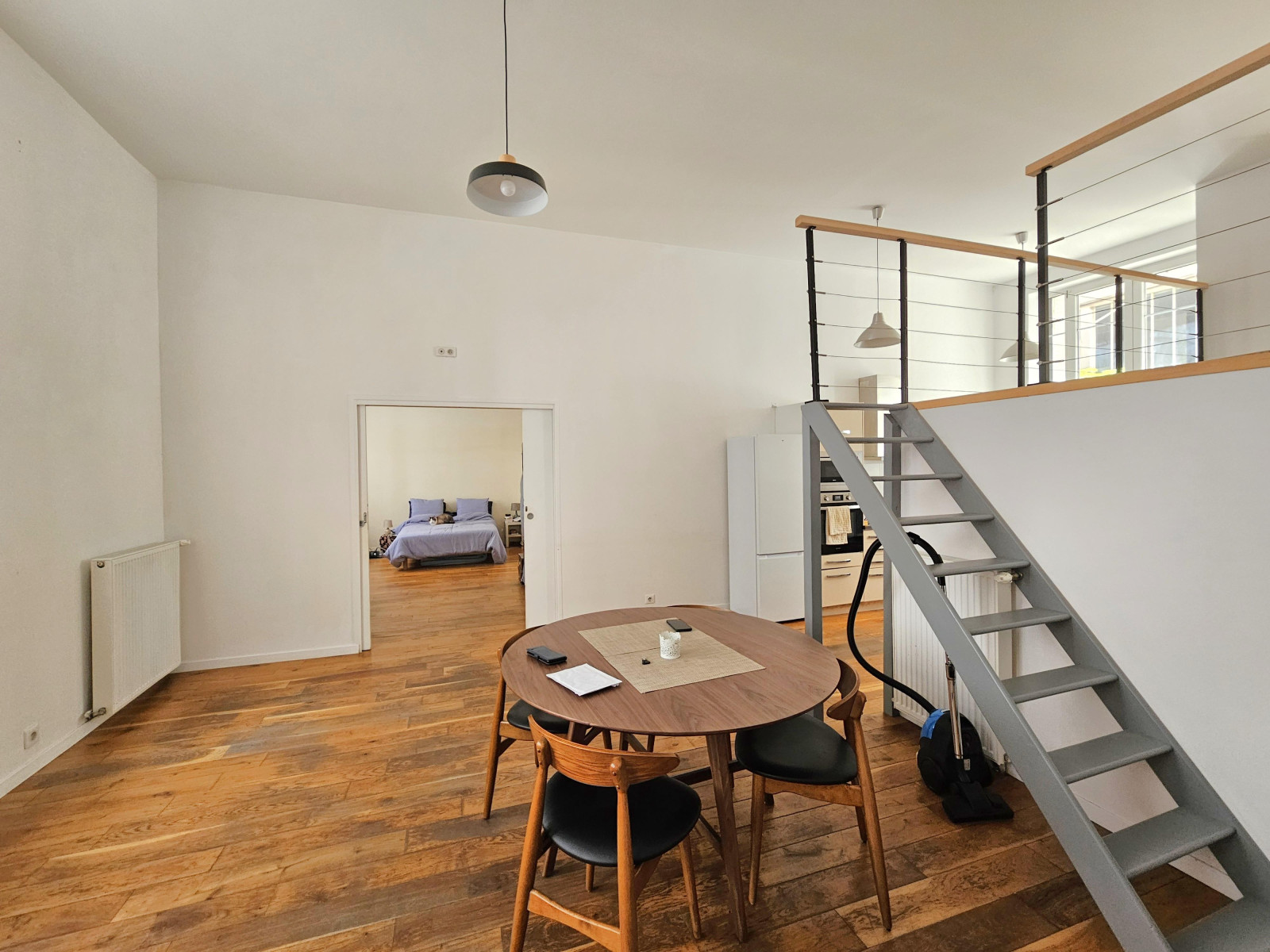 
                                                Vente
                                                 Appart style loft dans le quartier des artistes.