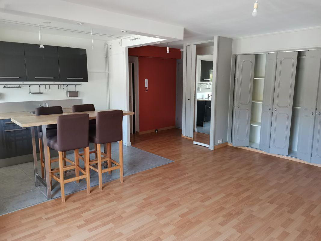 
                                                Location
                                                 Appart. T2 - conservatoire / boulingrin