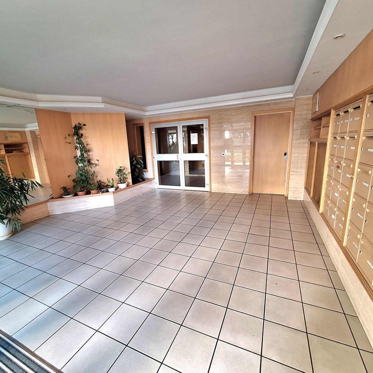 
                                                Location
                                                 Appart T4 2 chambres, balcon, secteur calme proche