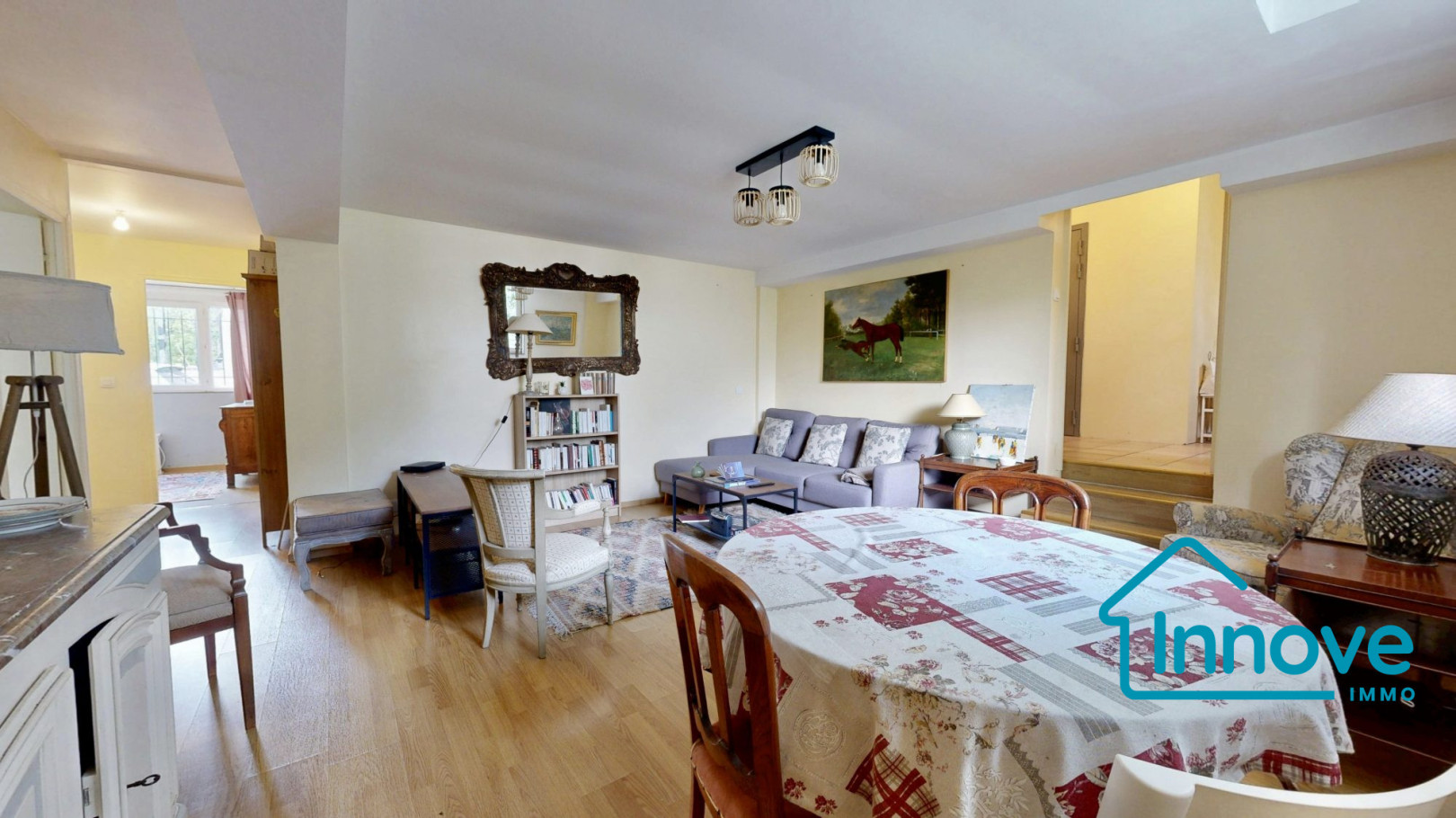 
                                                Vente
                                                 Appartemeent T4 à vendre -Jouy-en-Josas centre