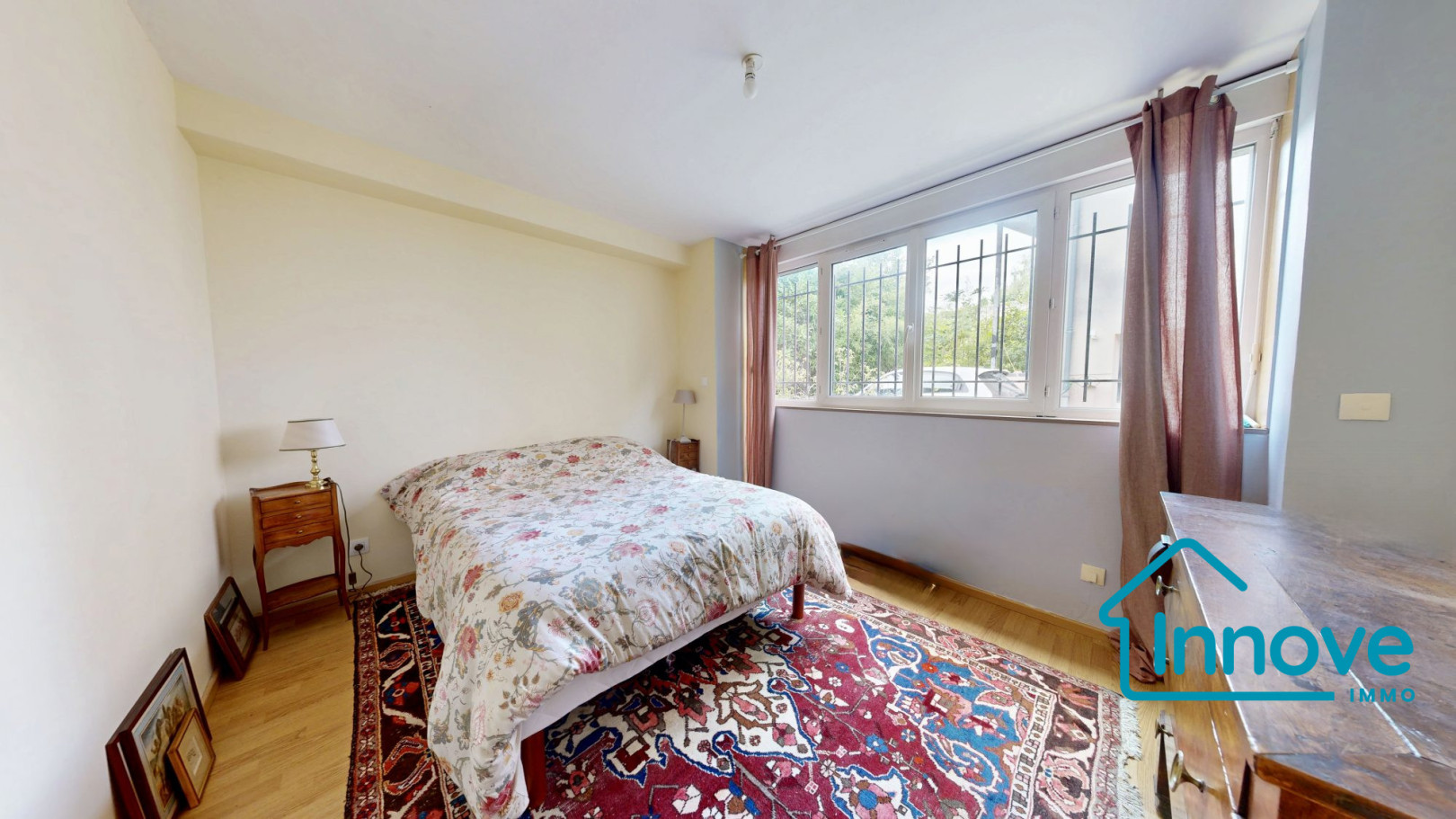 
                                                Vente
                                                 Appartemeent T4 à vendre -Jouy-en-Josas centre