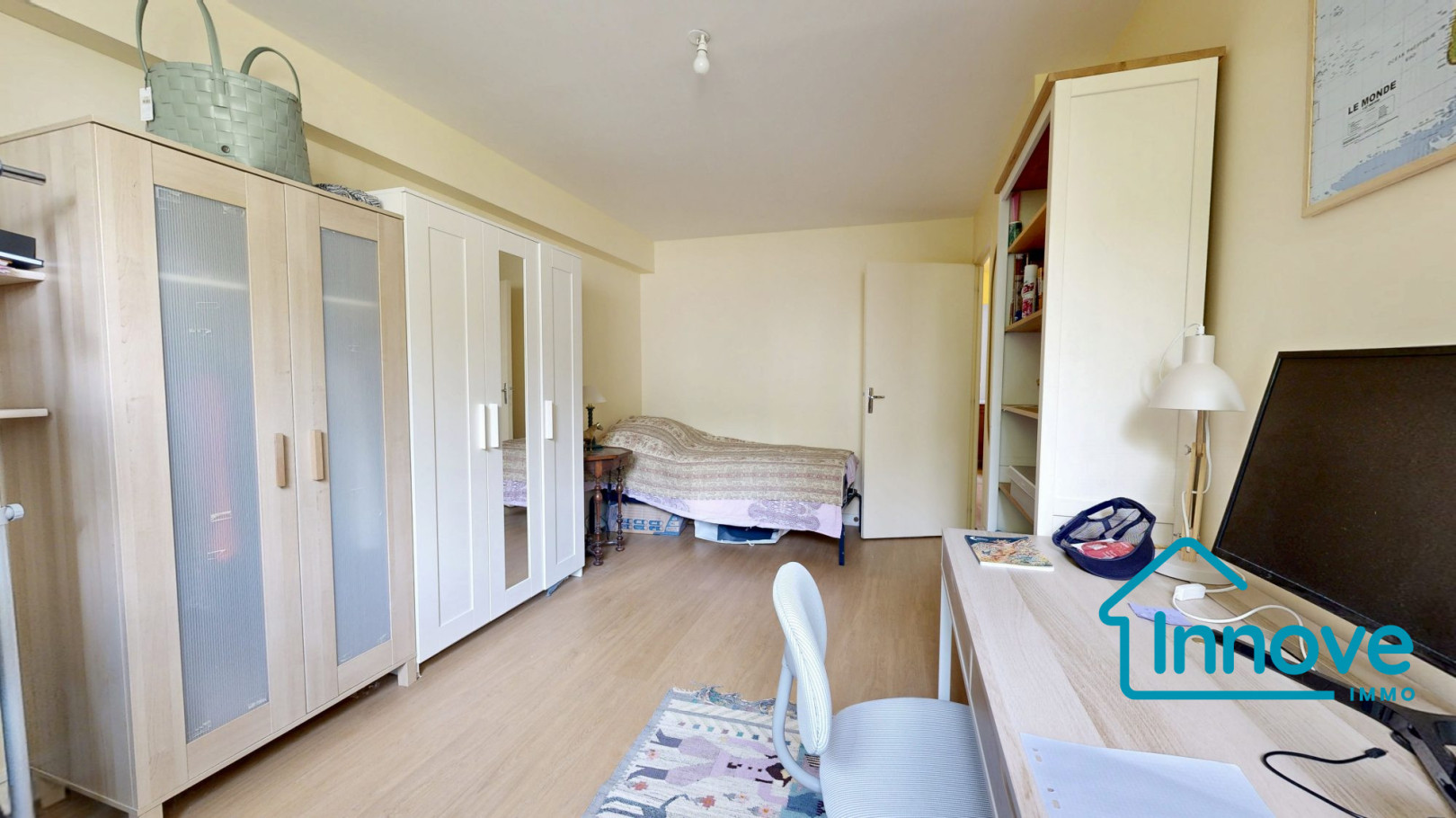 
                                                Vente
                                                 Appartemeent T4 à vendre -Jouy-en-Josas centre