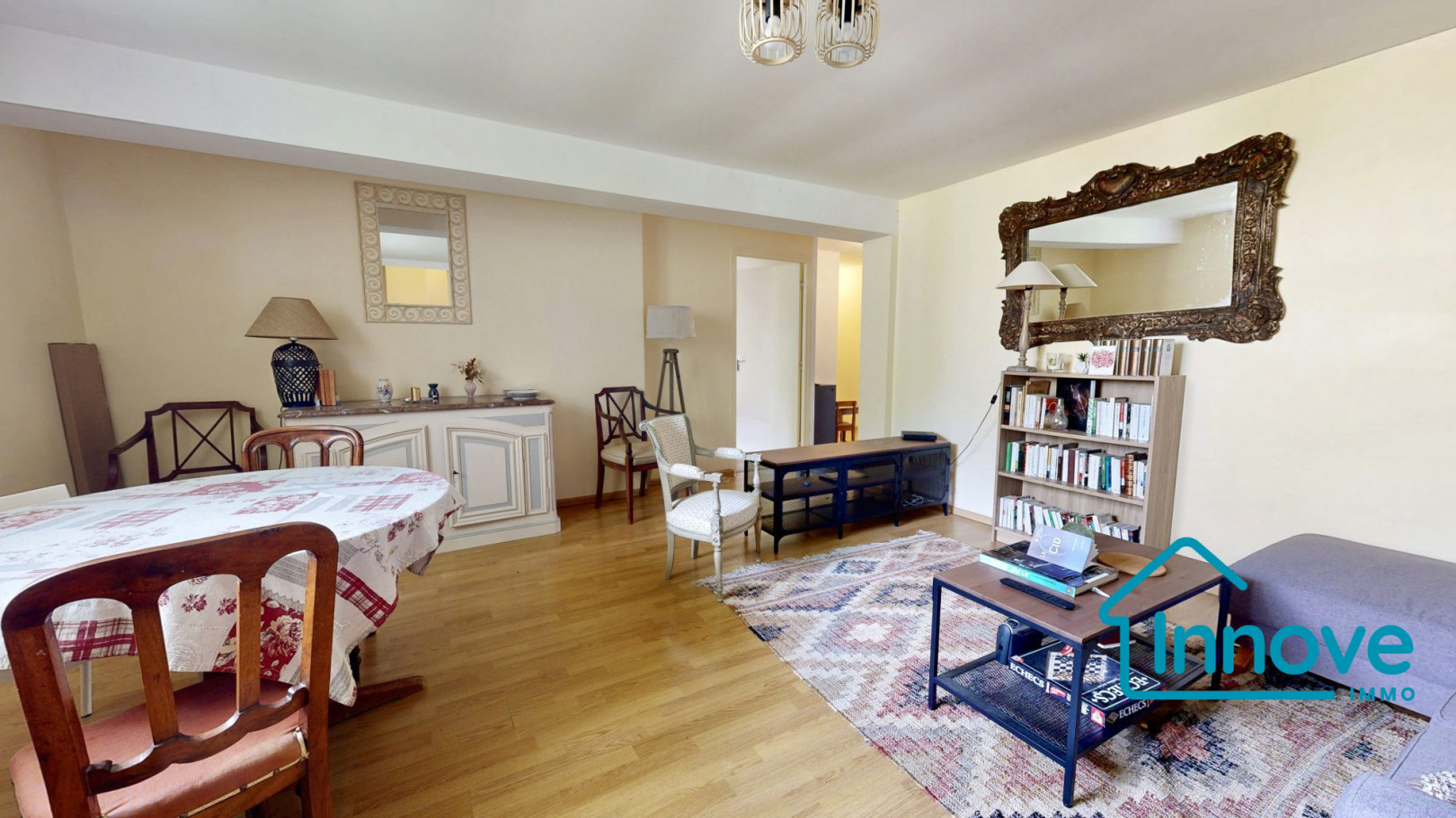 
                                                Vente
                                                 Appartemeent T4 à vendre -Jouy-en-Josas centre