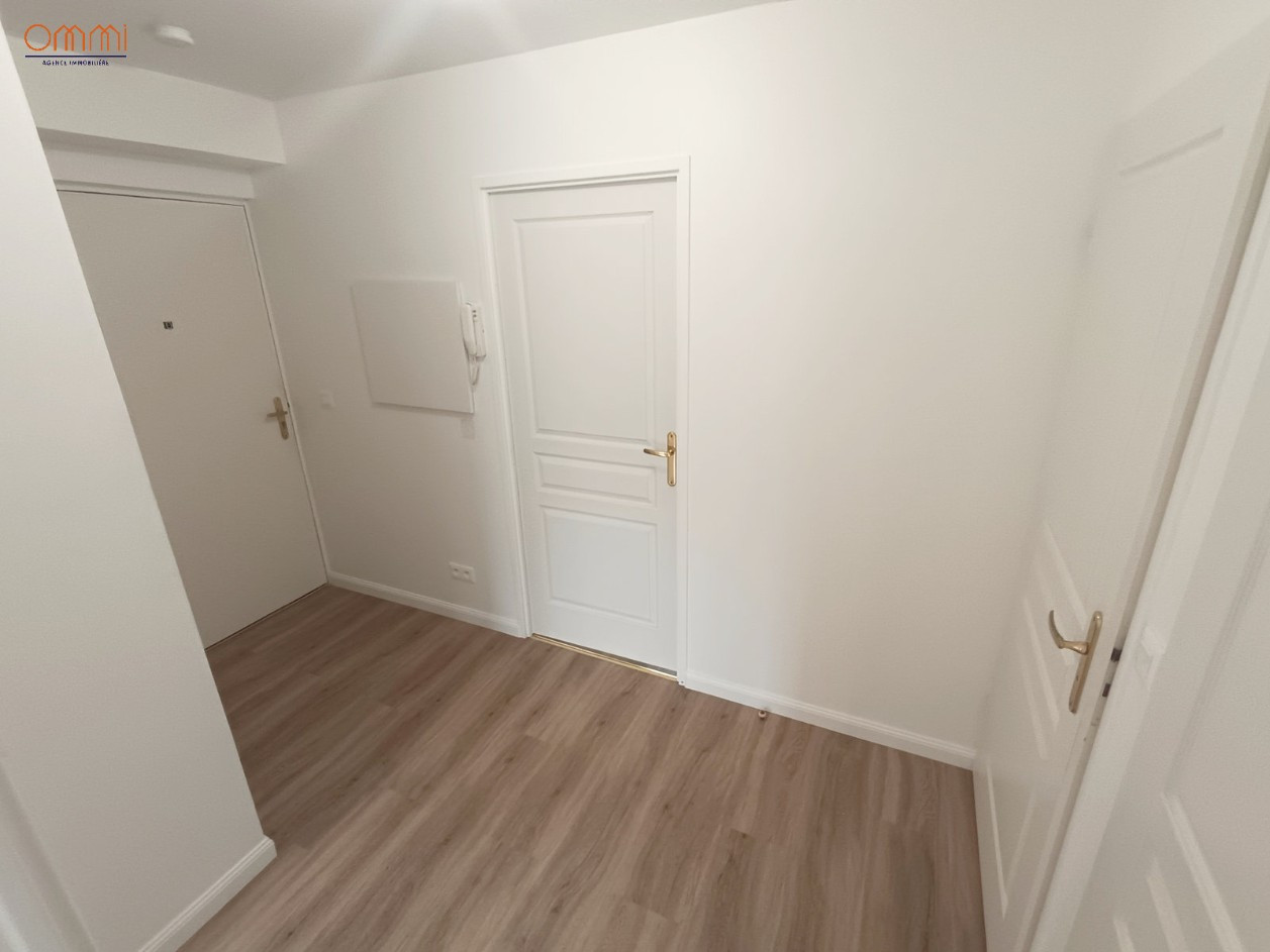 
                                                Location
                                                 Appartement 1 chambre avec parking