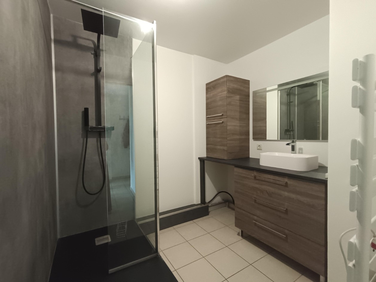 
                                                Location
                                                 Appartement 1 chambre balcon & parking Sud-Est