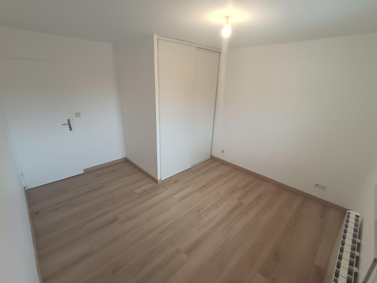 
                                                Location
                                                 Appartement 1 chambre bureau balcon parking