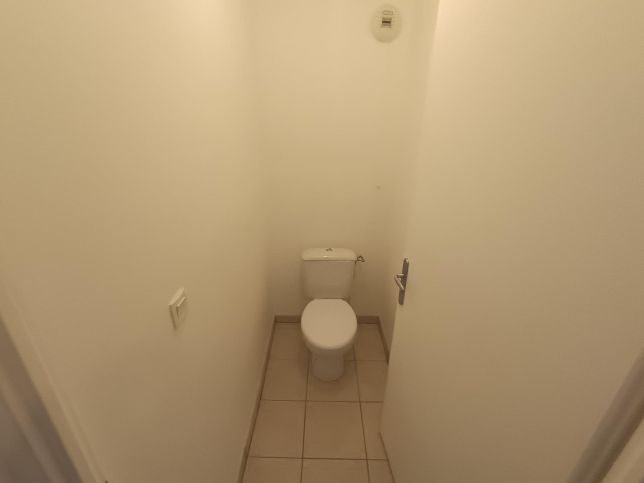 
                                                Location
                                                 Appartement 1 chambre bureau balcon parking