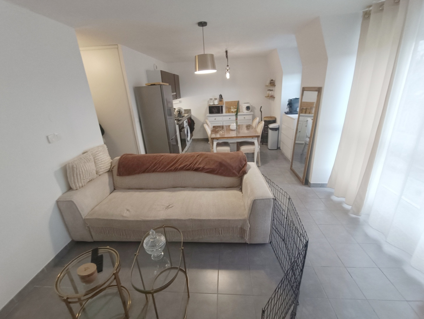 
                                                Location
                                                 Appartement 1 chambre parking privé.