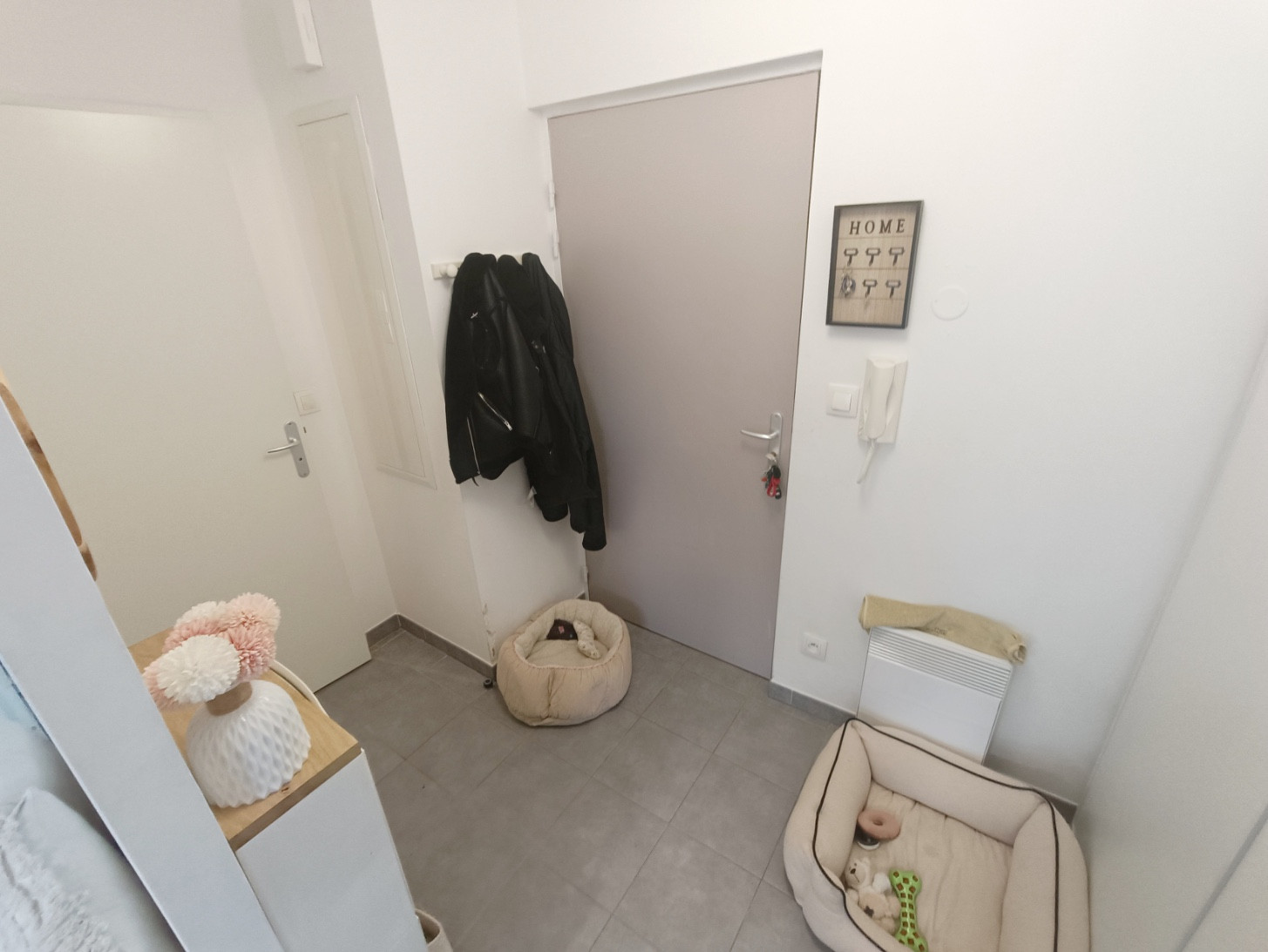 
                                                Location
                                                 Appartement 1 chambre parking privé.