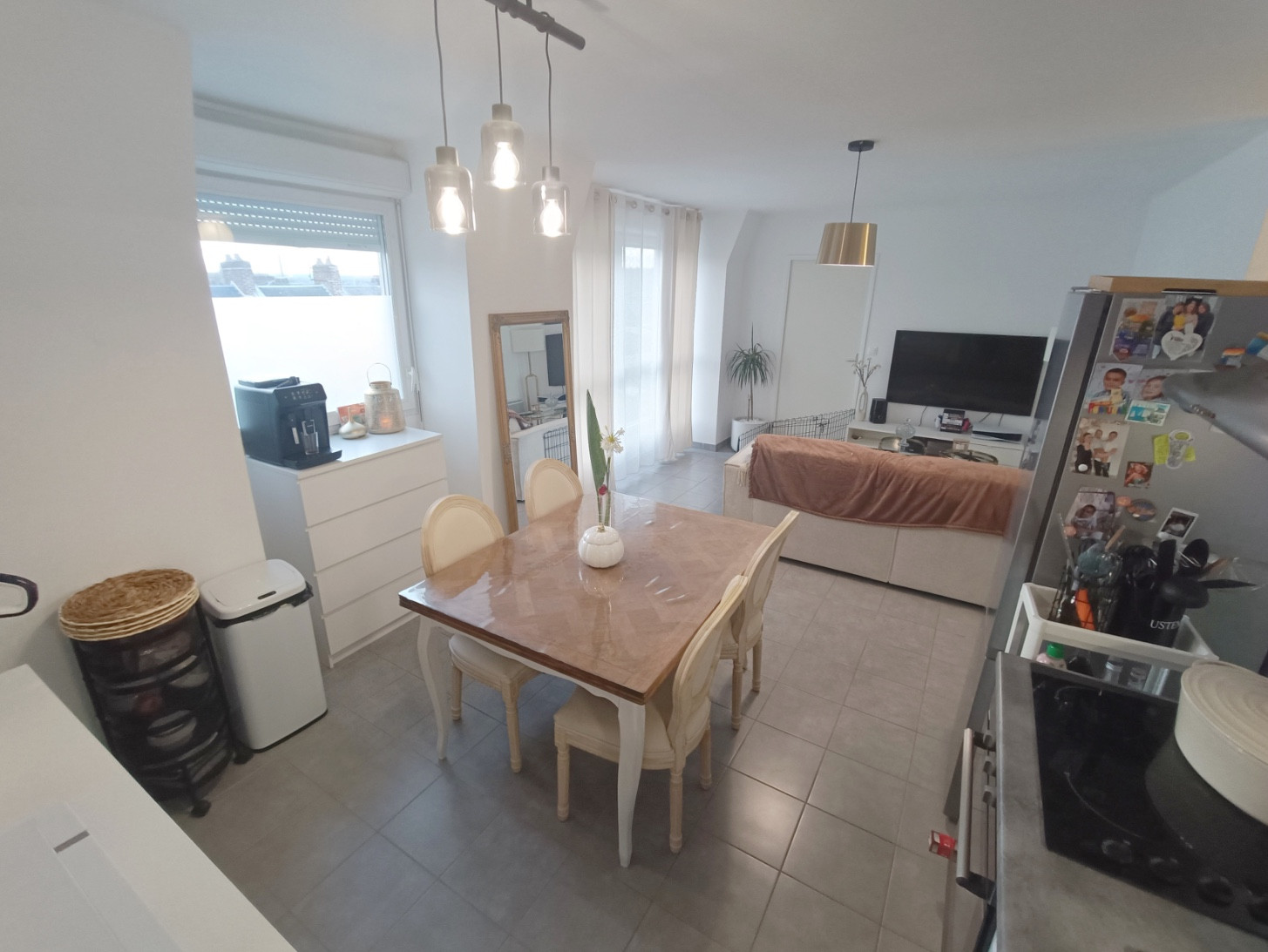 
                                                Location
                                                 Appartement 1 chambre parking privé.