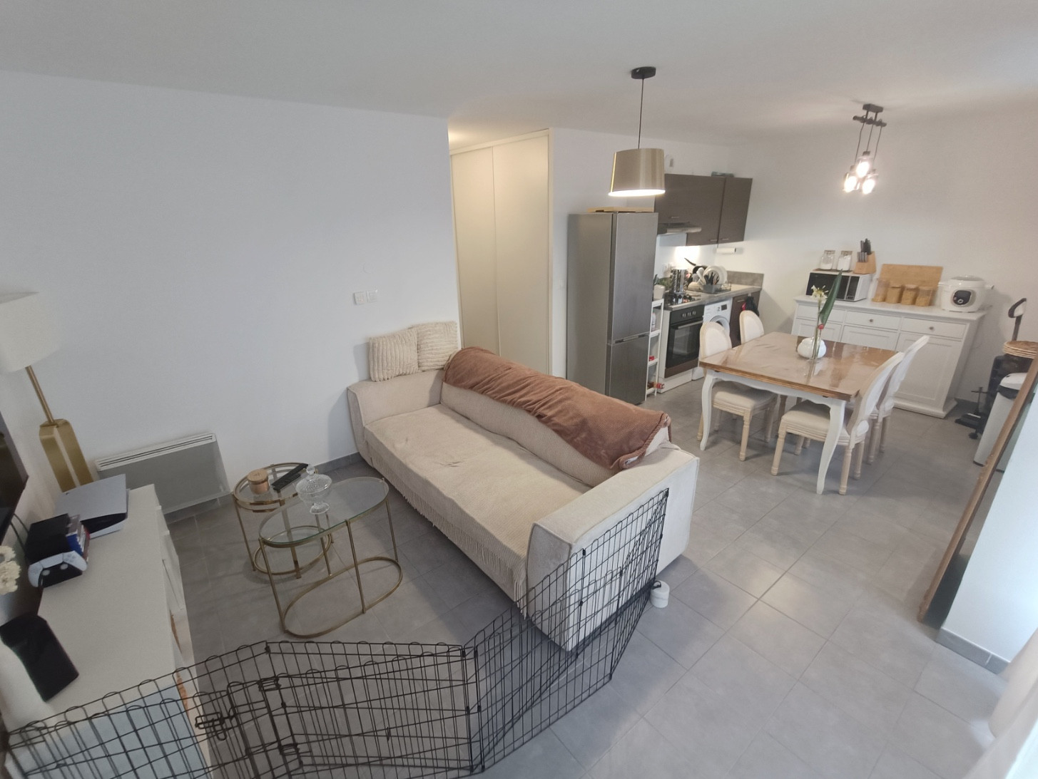 
                                                Location
                                                 Appartement 1 chambre parking privé.