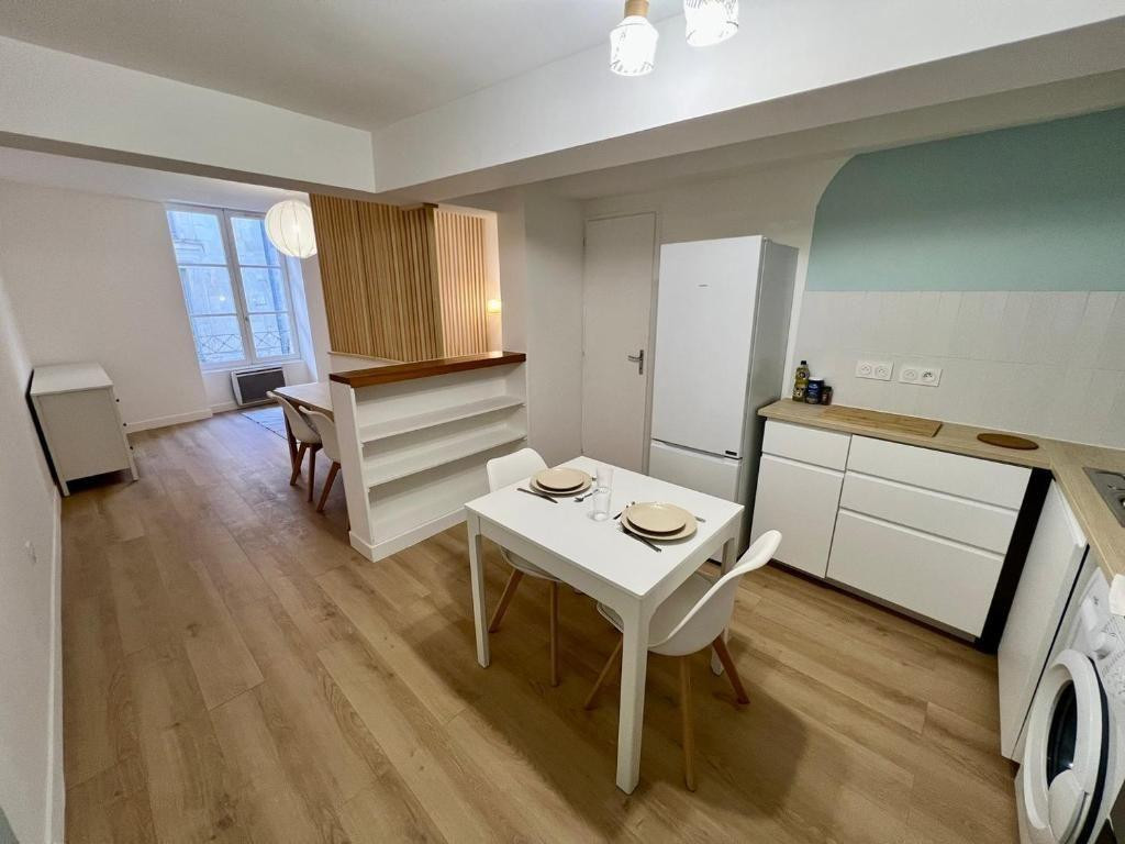 
                                                Location
                                                 Appartement 1 pièce 28m2