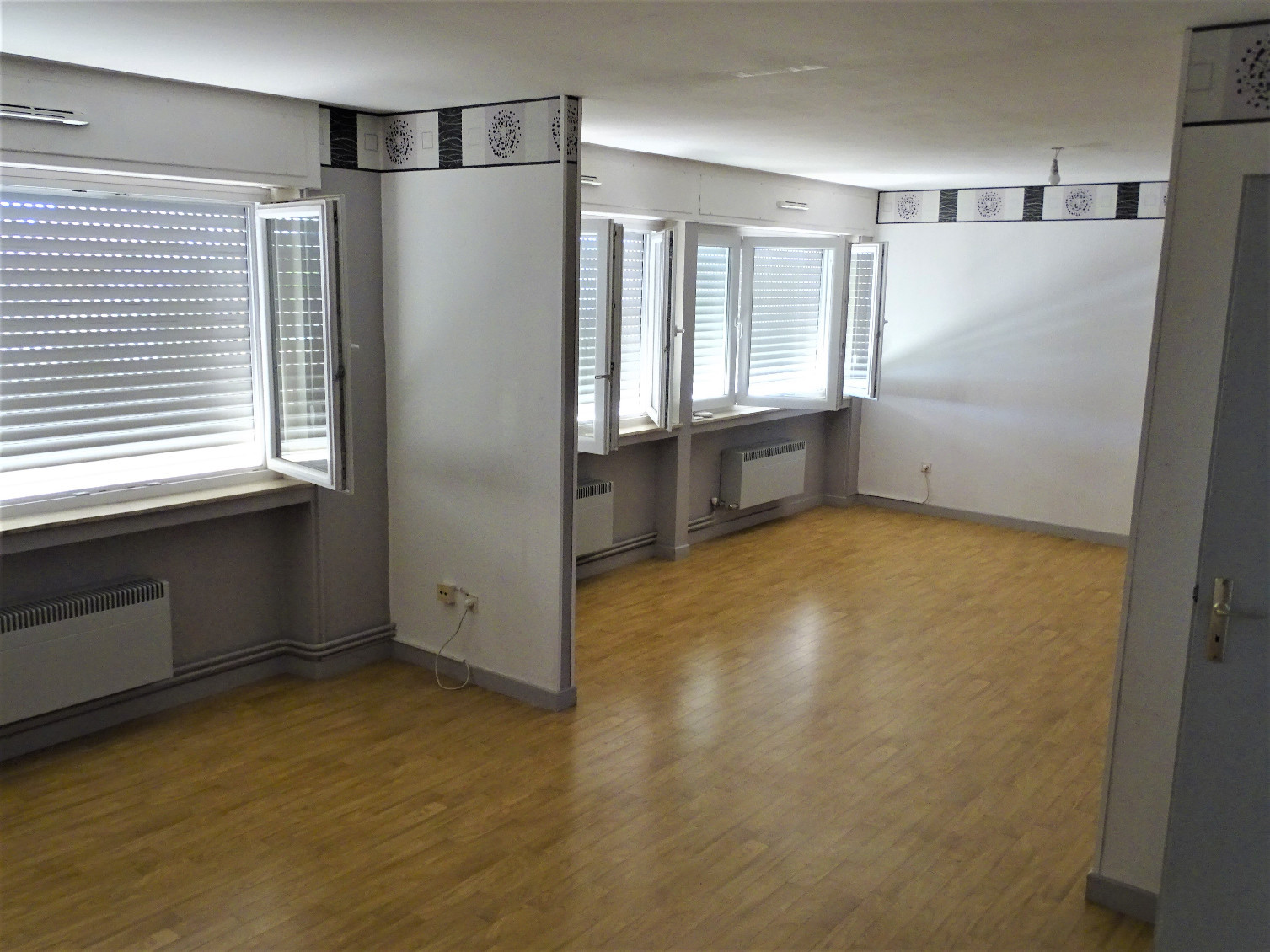 
                                                Location
                                                 Appartement 100m2 - MONDELANGE