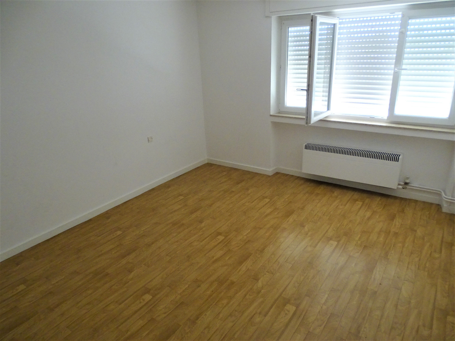 
                                                Location
                                                 Appartement 100m2 - MONDELANGE