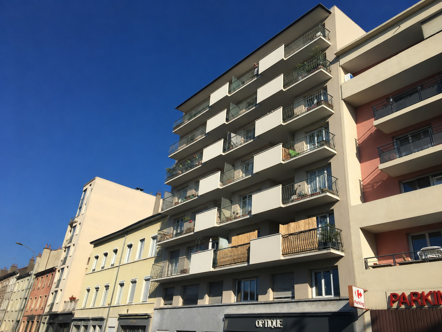 
                                                Vente
                                                 Appartement 101 m² traversant et lumineux