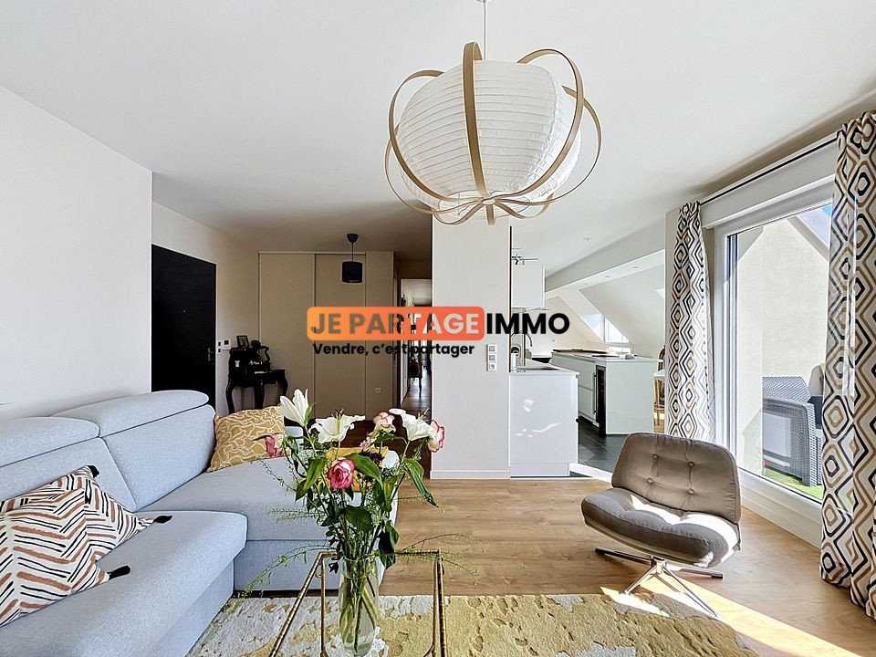 
                                                Vente
                                                 Appartement · 102 m² · 3 pièces