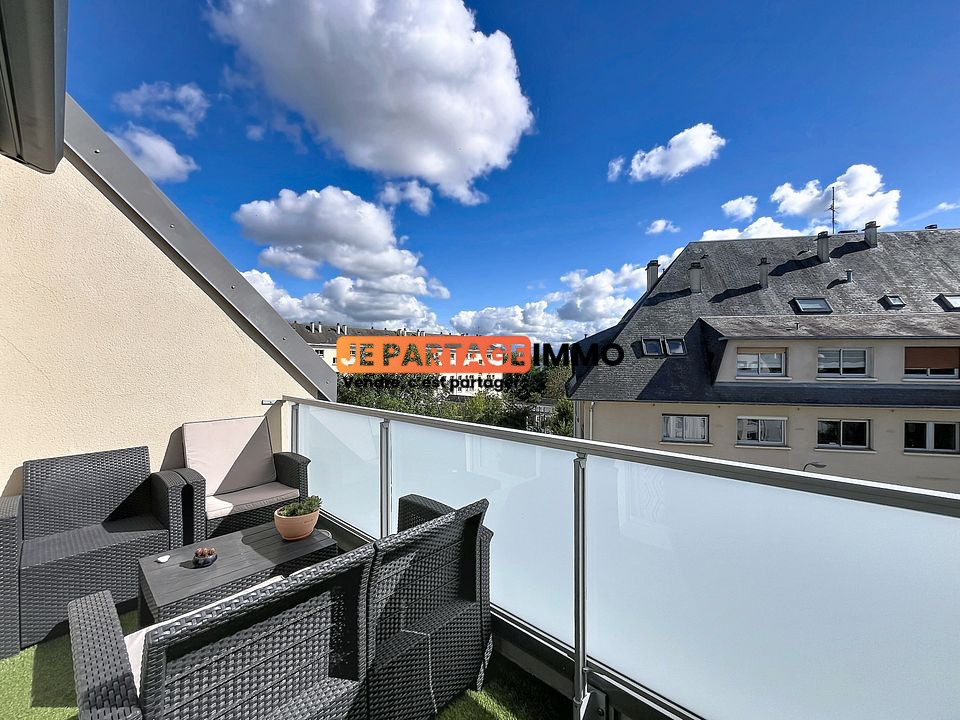 
                                                Vente
                                                 Appartement · 102 m² · 3 pièces