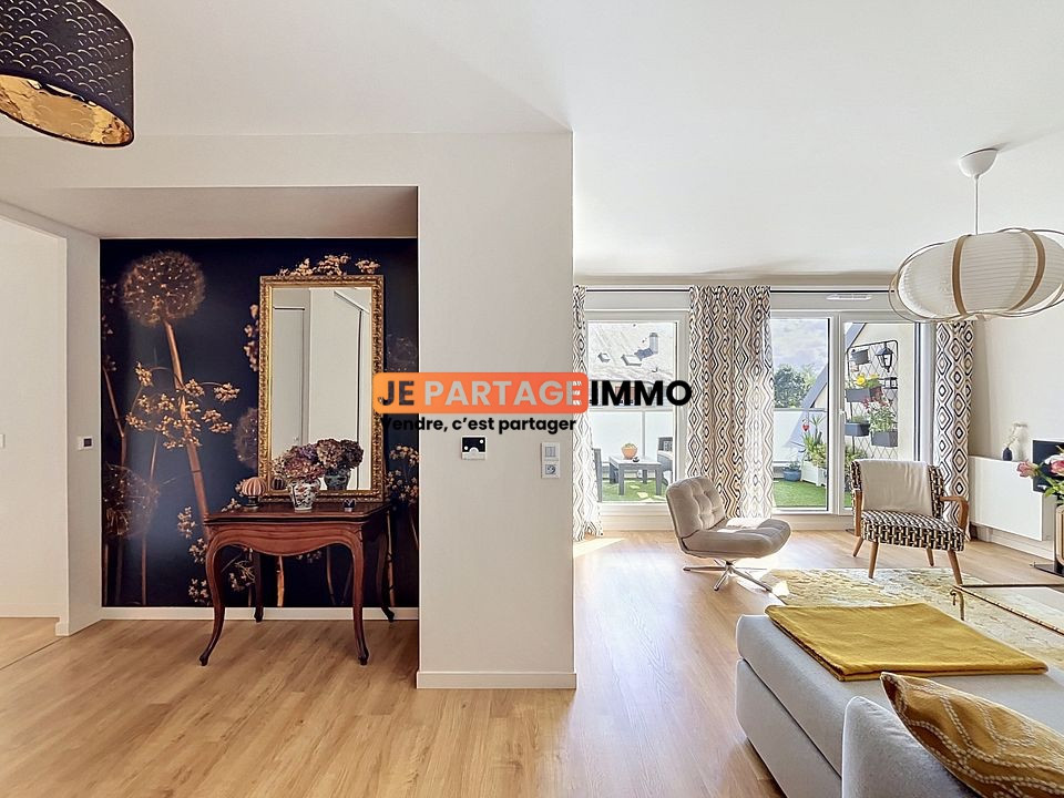 
                                                Vente
                                                 Appartement · 102 m² · 3 pièces