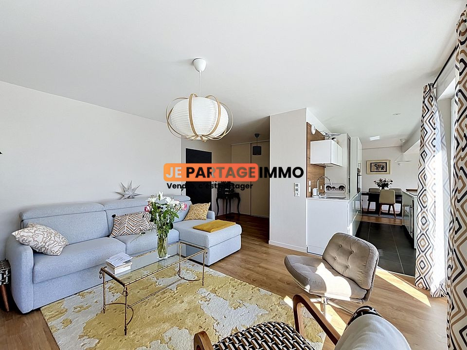 
                                                Vente
                                                 Appartement · 102 m² · 3 pièces