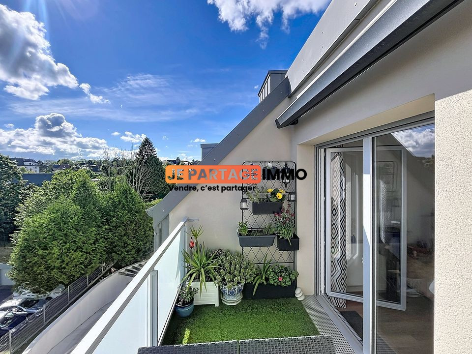 
                                                Vente
                                                 Appartement · 102 m² · 3 pièces