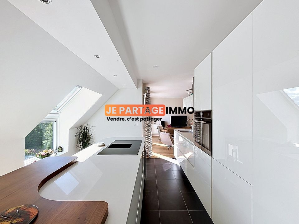 
                                                Vente
                                                 Appartement · 102 m² · 3 pièces